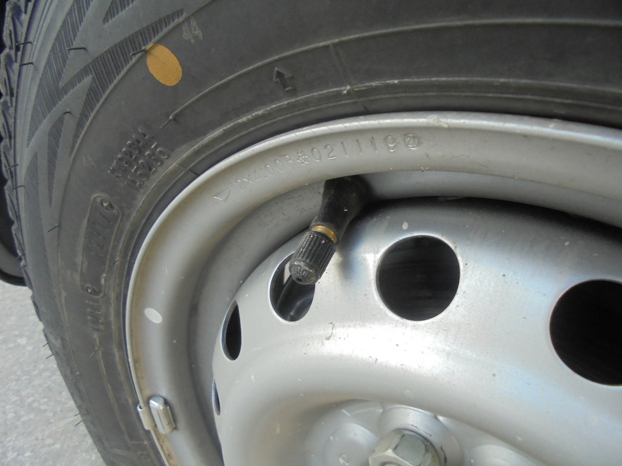 旭川のタイヤセレクト 新品タイヤ交換時は ゴムバルブも一緒に替えましょう 19 04 09 旭川のタイヤセレクト タイヤセレクト豊岡 タイヤセレクト タイヤランド Dunlop